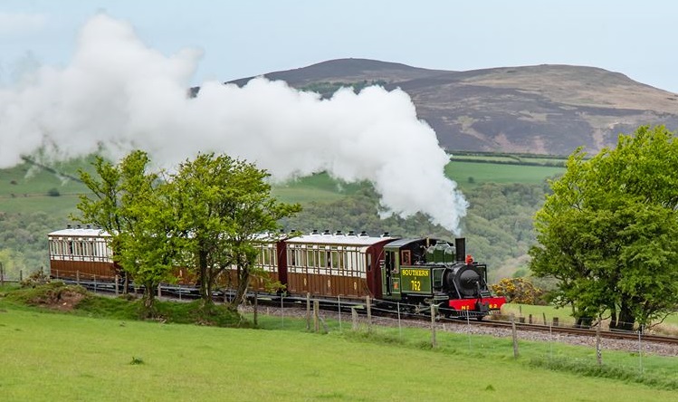 LYN and train approaching Woody Bay, 2018 Spring Gala